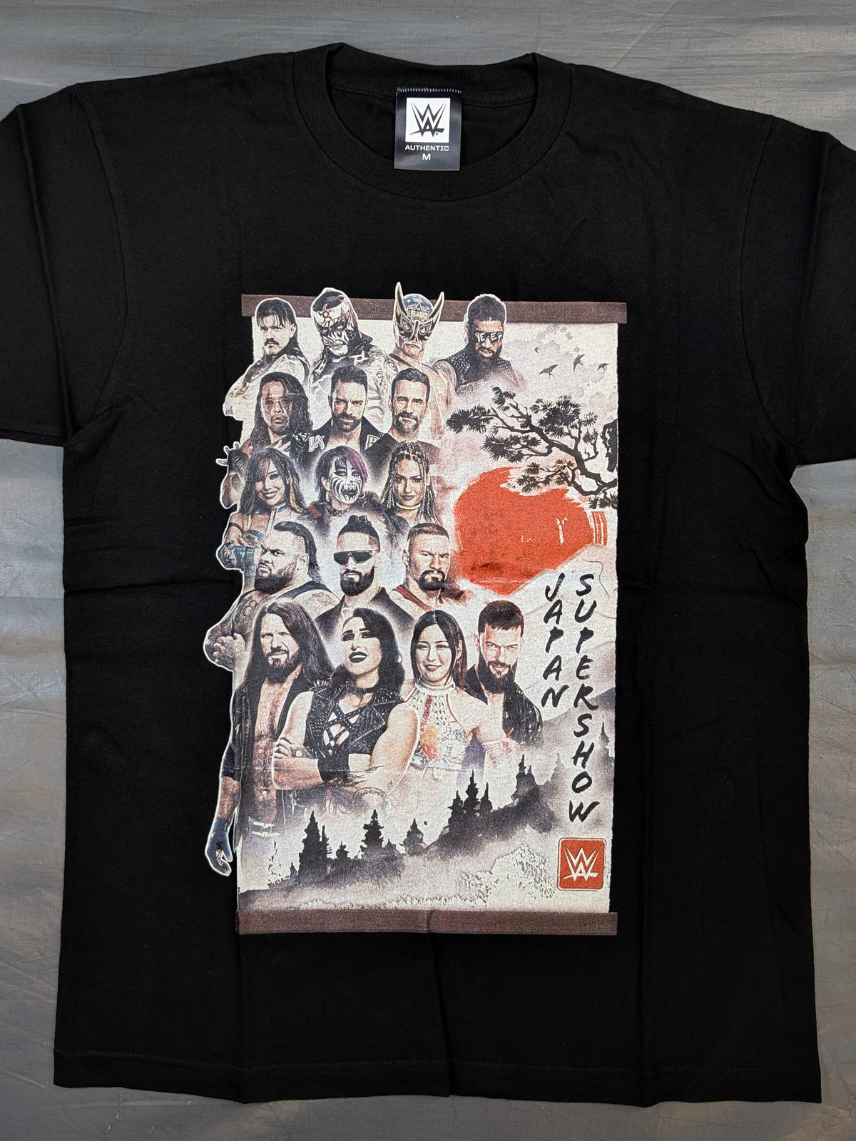 WWE 日本公演2025「SUPERSHOW JAPAN」Tシャツ(WWE(2025) / ブラック)