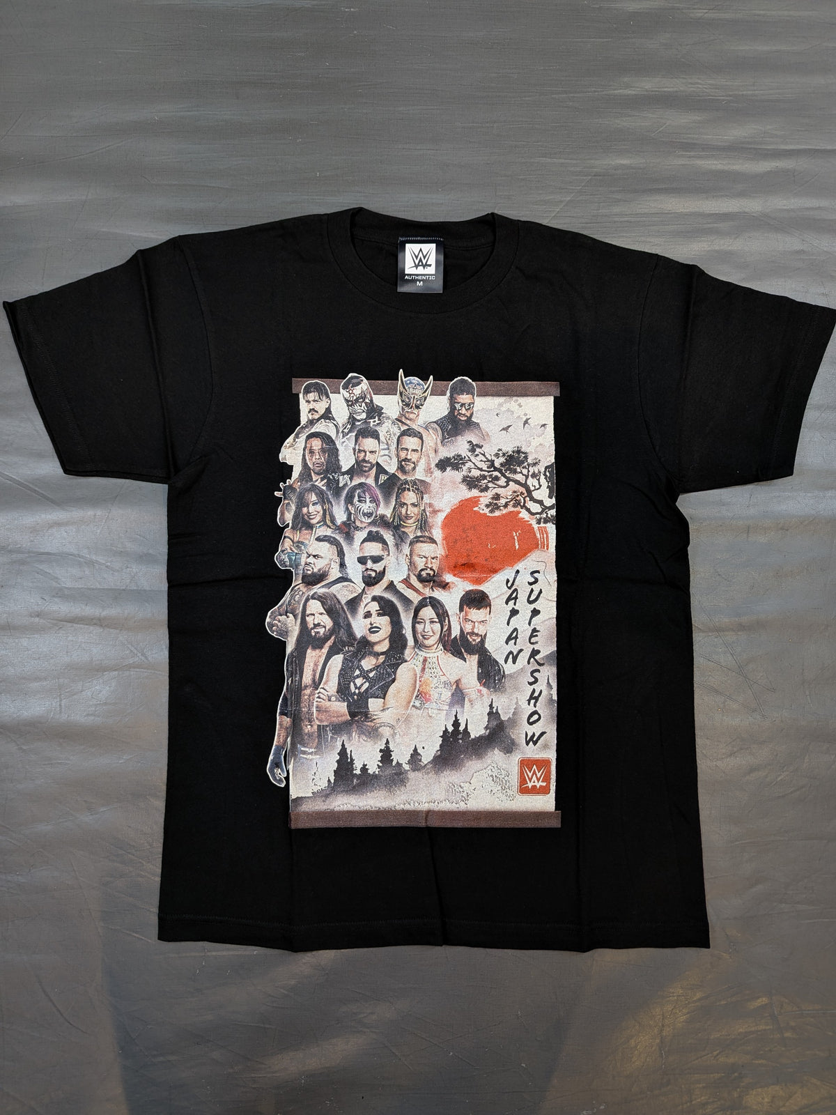 WWE 日本公演2025「SUPERSHOW JAPAN」Tシャツ(WWE(2025) / ブラック)