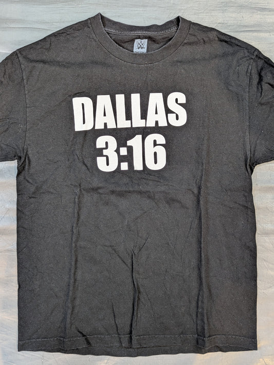 ストーン・コールド・スティーブ・オースチン「DALLS 3:16」Tシャツ(WWE(2018) / ブラック)