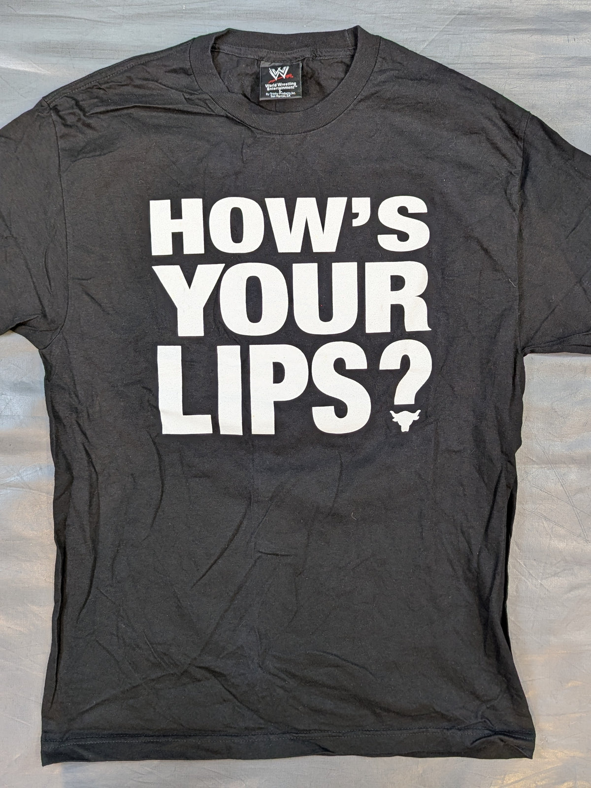 The Rock "HOW'S YOUR LIPS?" T-shirt (WWE (2000s) / Black)