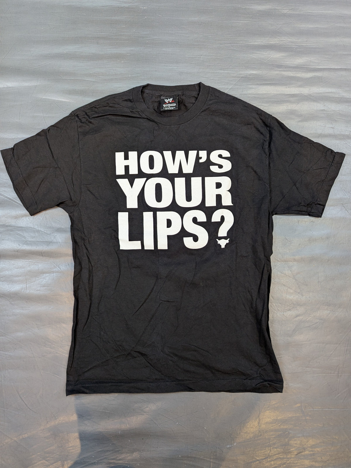 The Rock "HOW'S YOUR LIPS?" T-shirt (WWE (2000s) / Black)