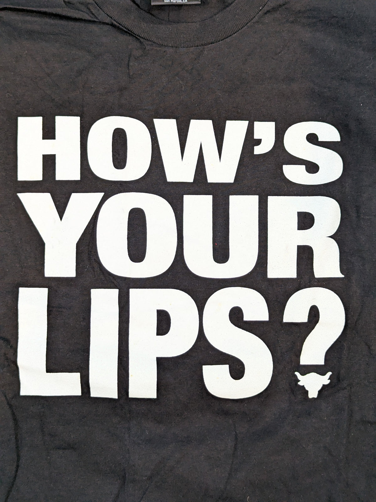 The Rock "HOW'S YOUR LIPS?" T-shirt (WWE (2000s) / Black)