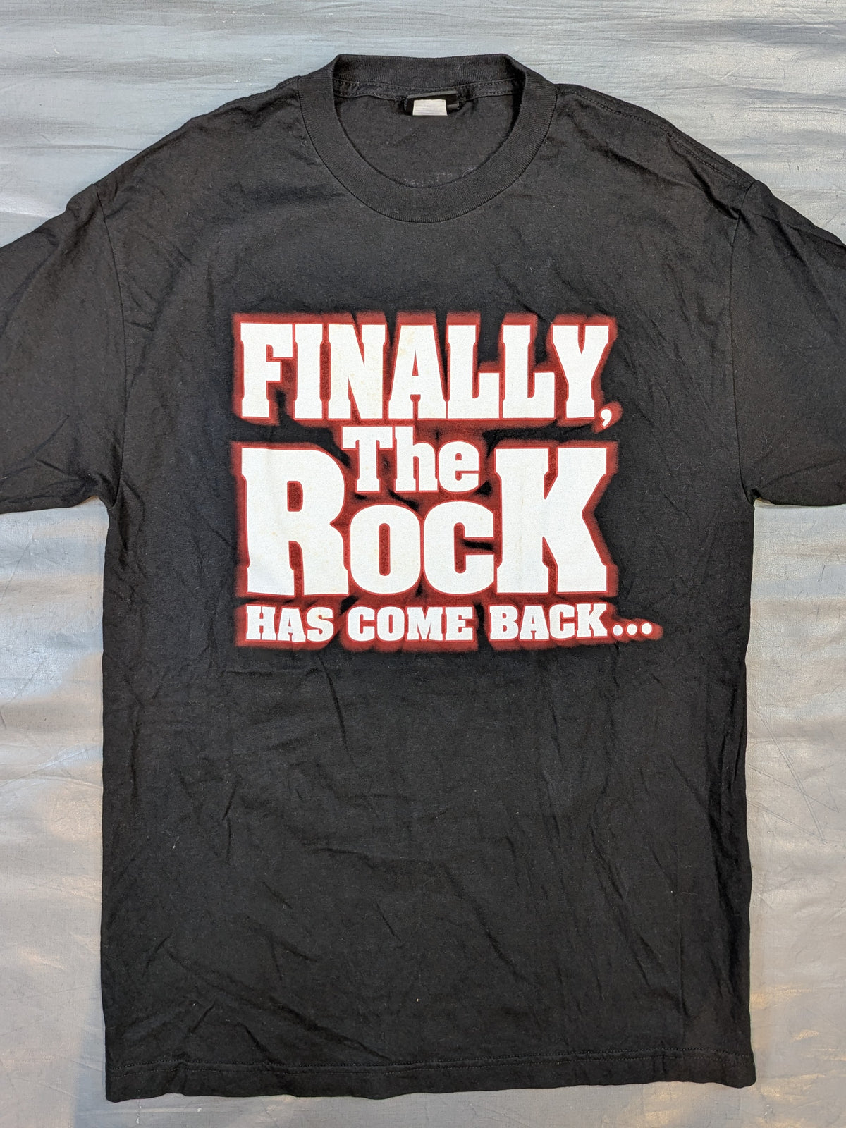 The Rock 'FINALLY, The Rock HAS COME BACK...' T-shirt (WWF (2000s) / Black)