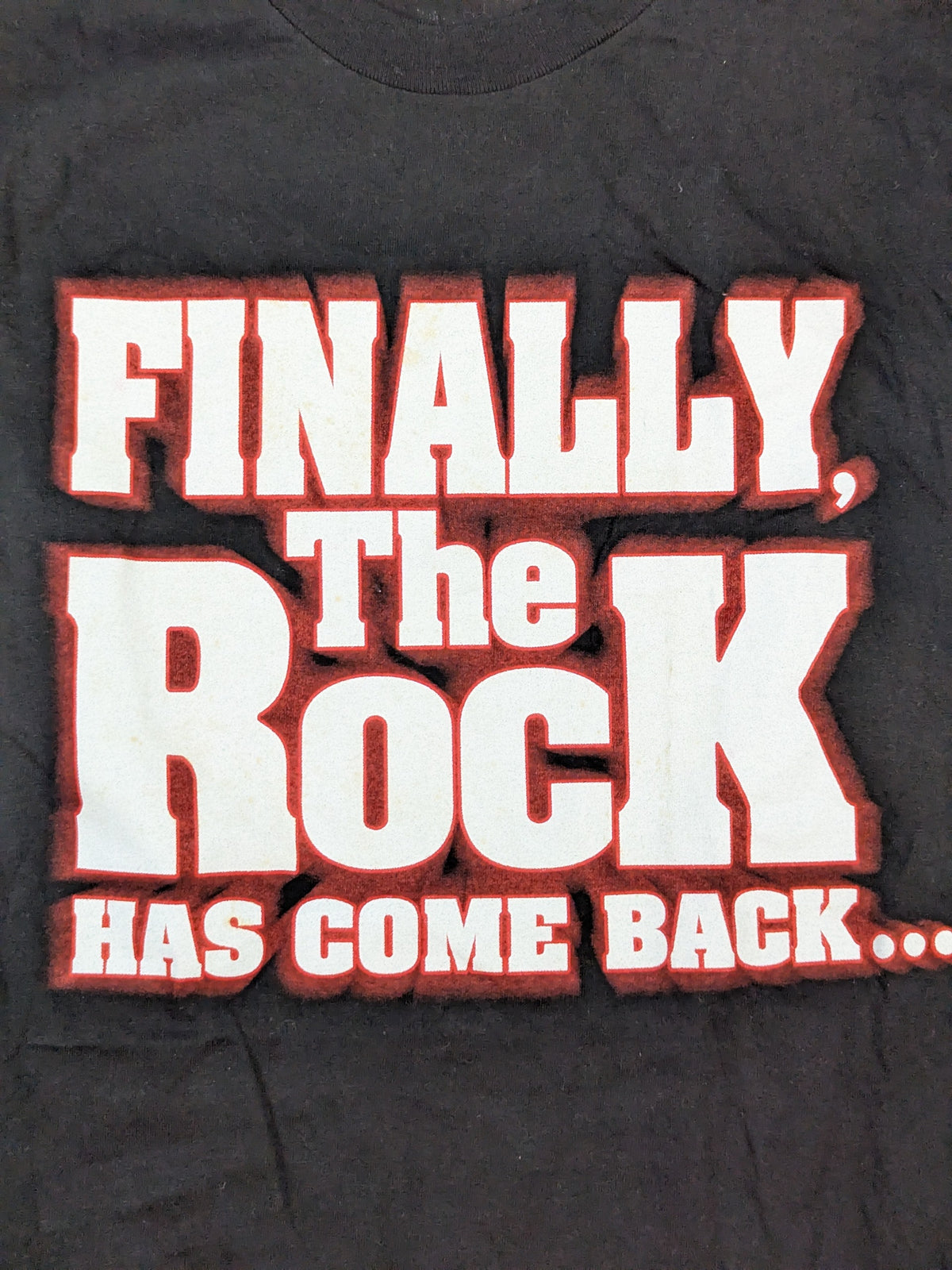 The Rock 'FINALLY, The Rock HAS COME BACK...' T-shirt (WWF (2000s) / Black)