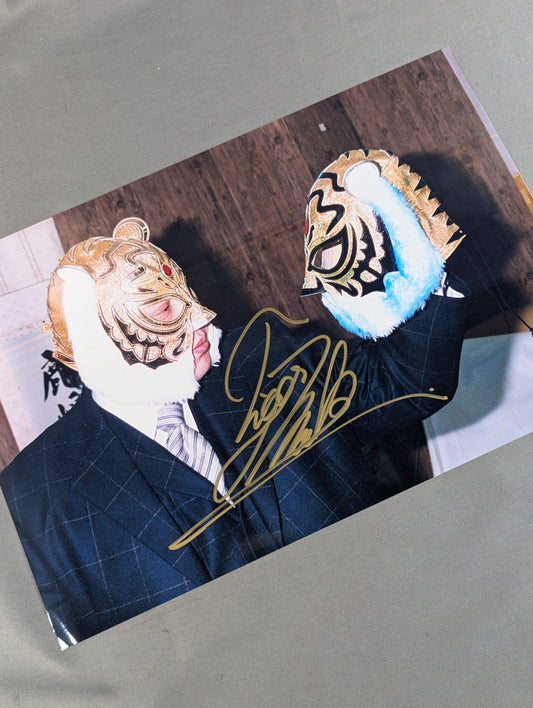The first Tiger Mask hand signed autograph  large format Photo (1)