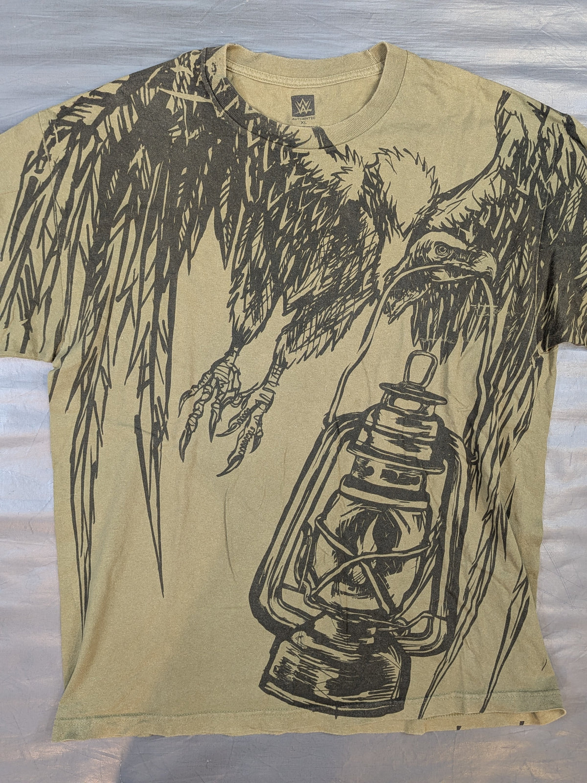 Bray Wyatt 'FOLLOW THE LIGHT' T-SHIRT (WWE (2010s) / Khaki)