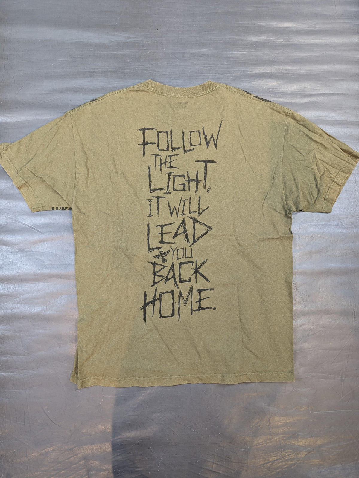 Bray Wyatt 'FOLLOW THE LIGHT' T-SHIRT (WWE (2010s) / Khaki)
