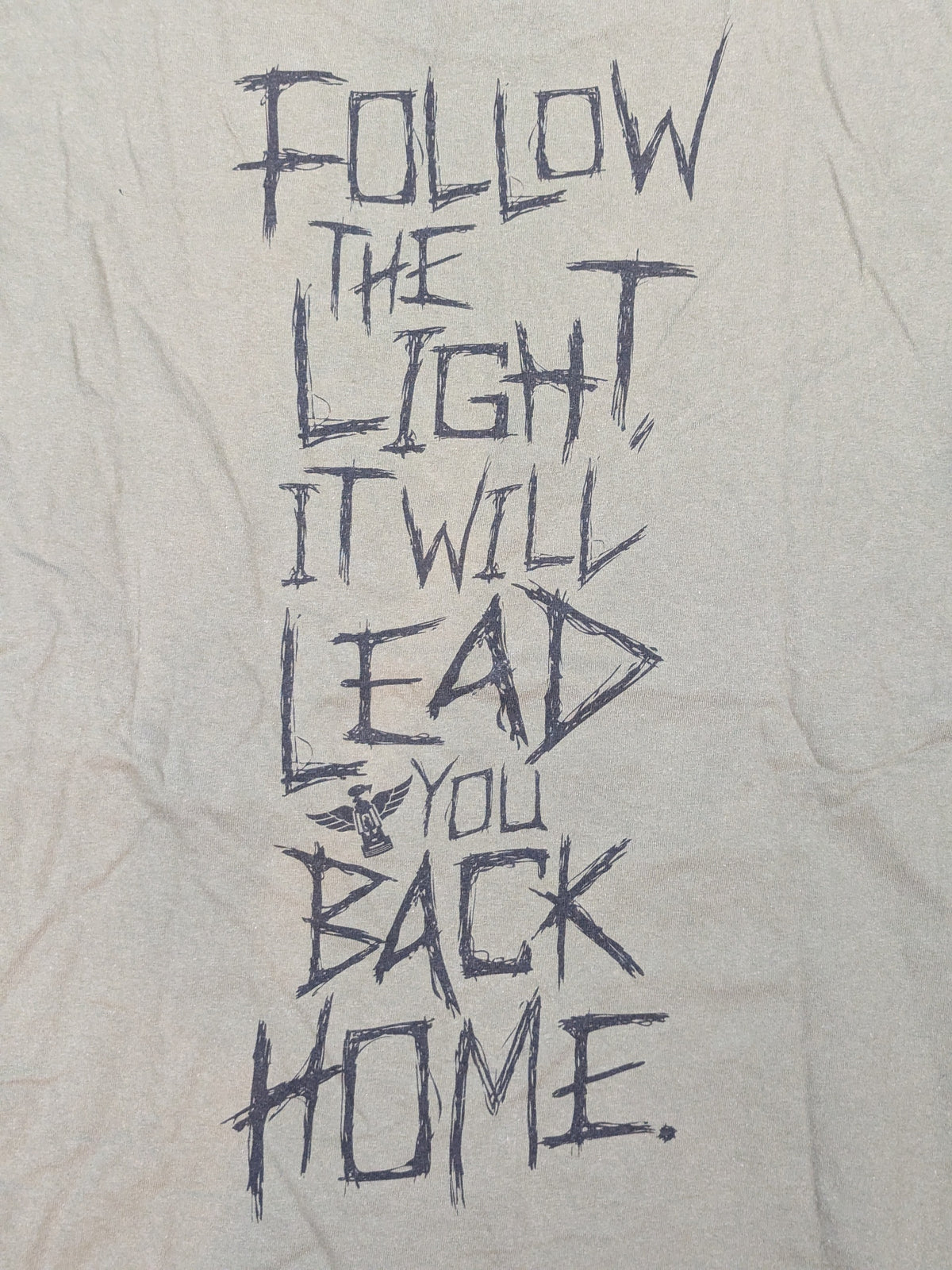 Bray Wyatt 'FOLLOW THE LIGHT' T-SHIRT (WWE (2010s) / Khaki)