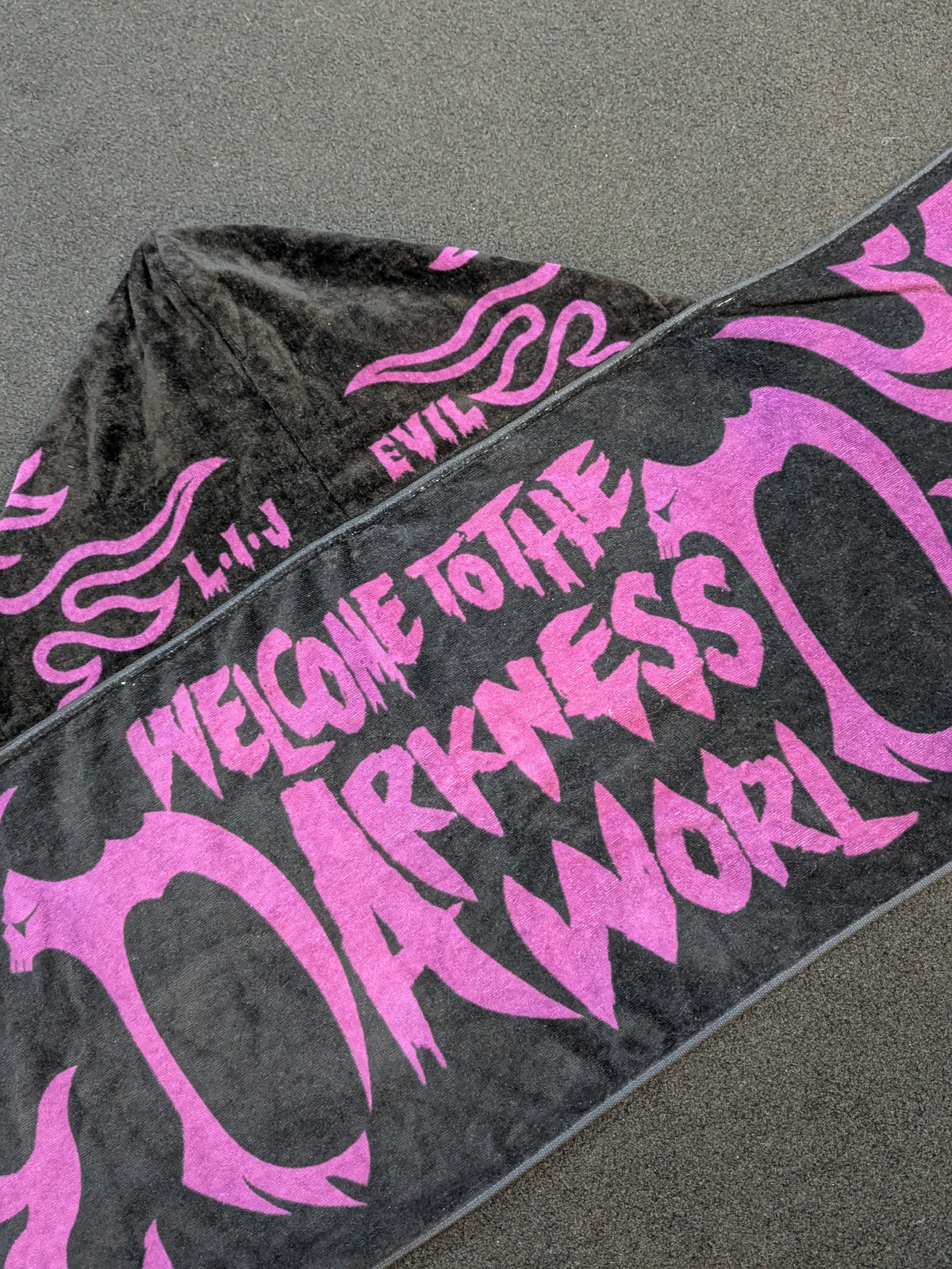EVIL "WELCOME TO THE DARKNESS WORLD" hoodie towel