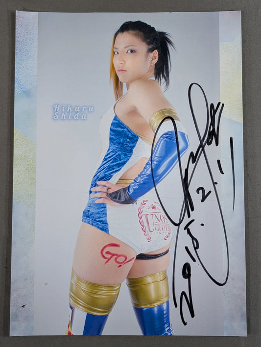 Hikaru Shida  hand signed autograph  Pro-Photo  (E-2)