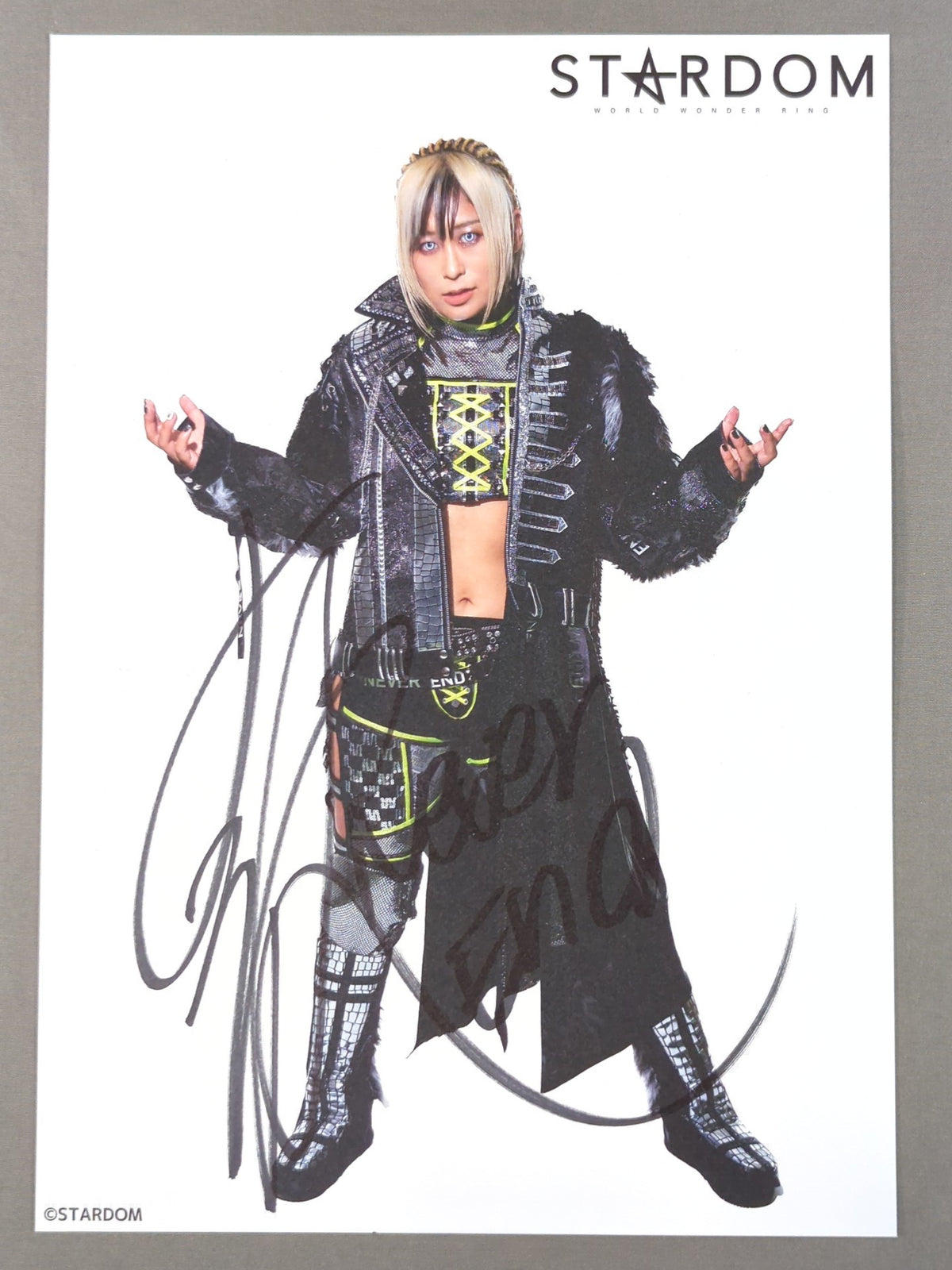 Konami  hand signed autograph  Stardom Pro-Photo  (H-2)
