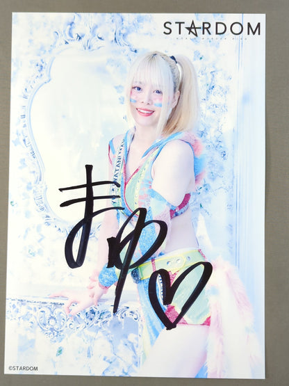 Mayu Iwatani  hand signed autograph  Stardom Pro-Photo  (B-7)