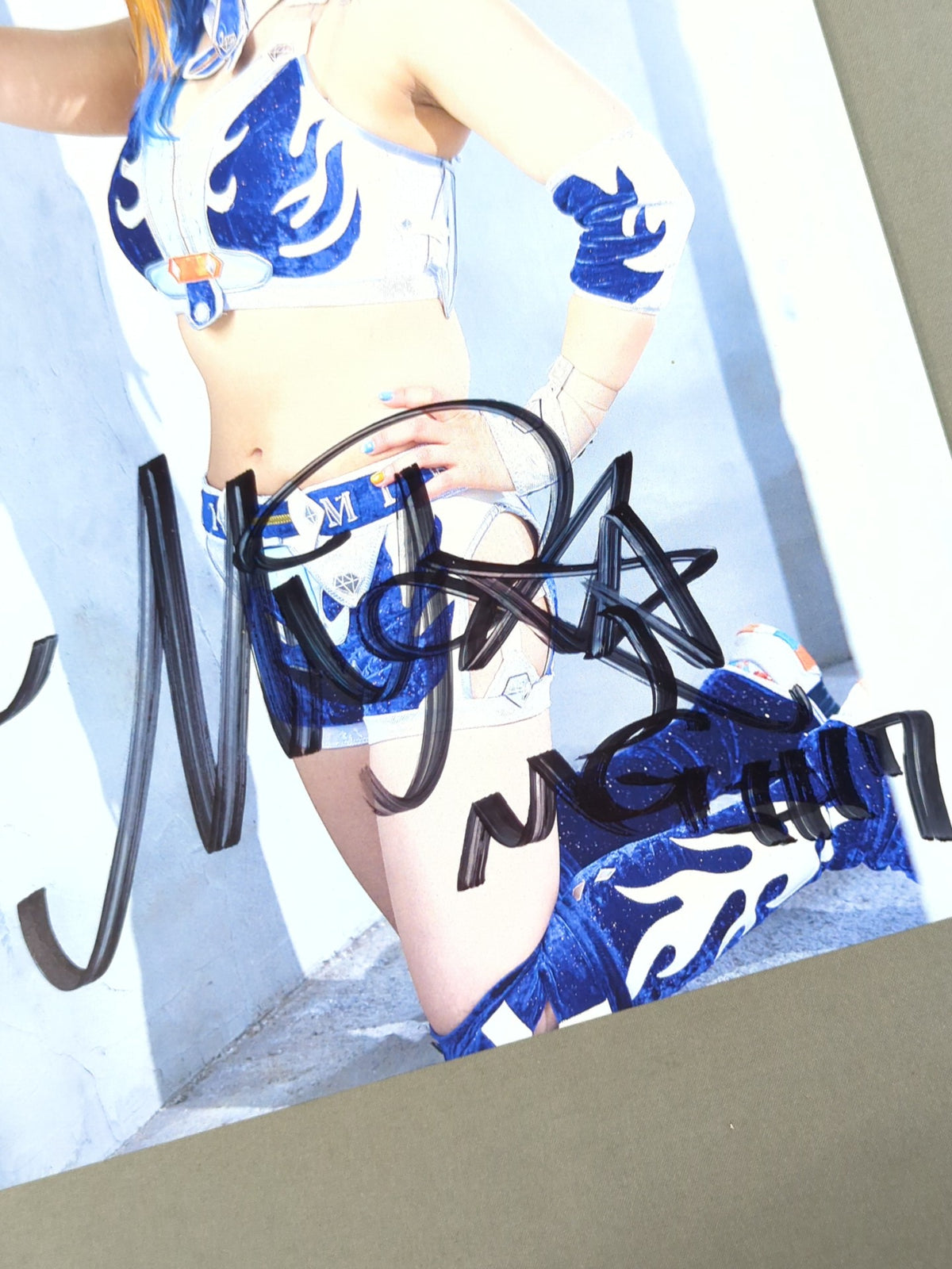MIRAI hand signed autograph  Pro-Photo (B-5)