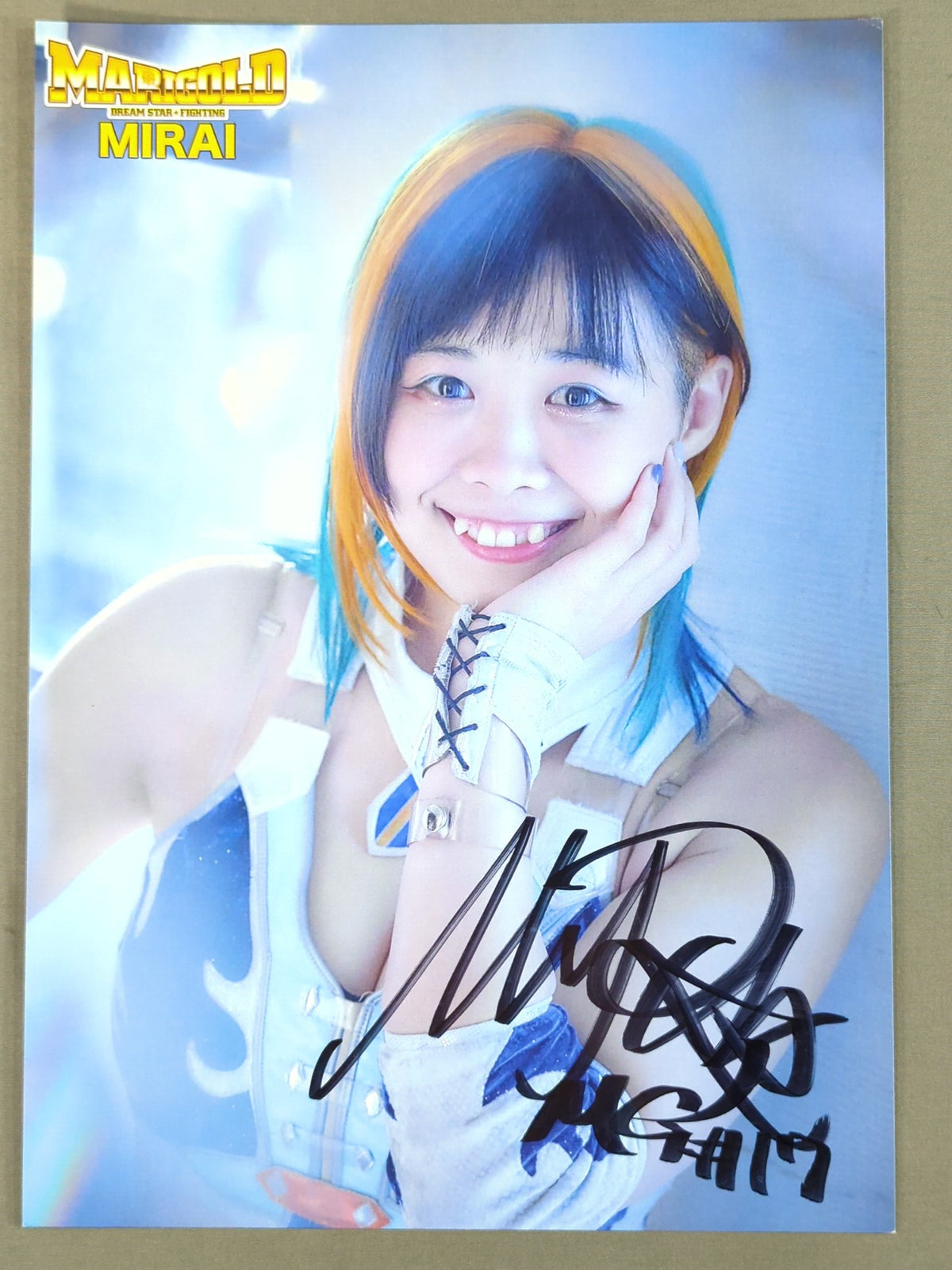 MIRAI hand signed autograph  Pro-Photo  (B-8)
